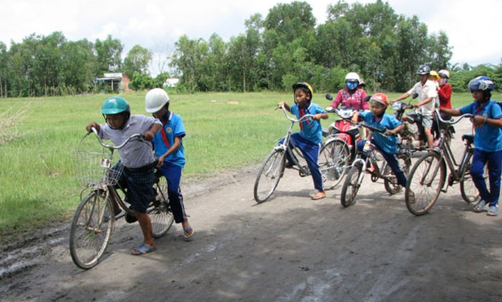 Advantages and disadvantages of riding bicycles to school