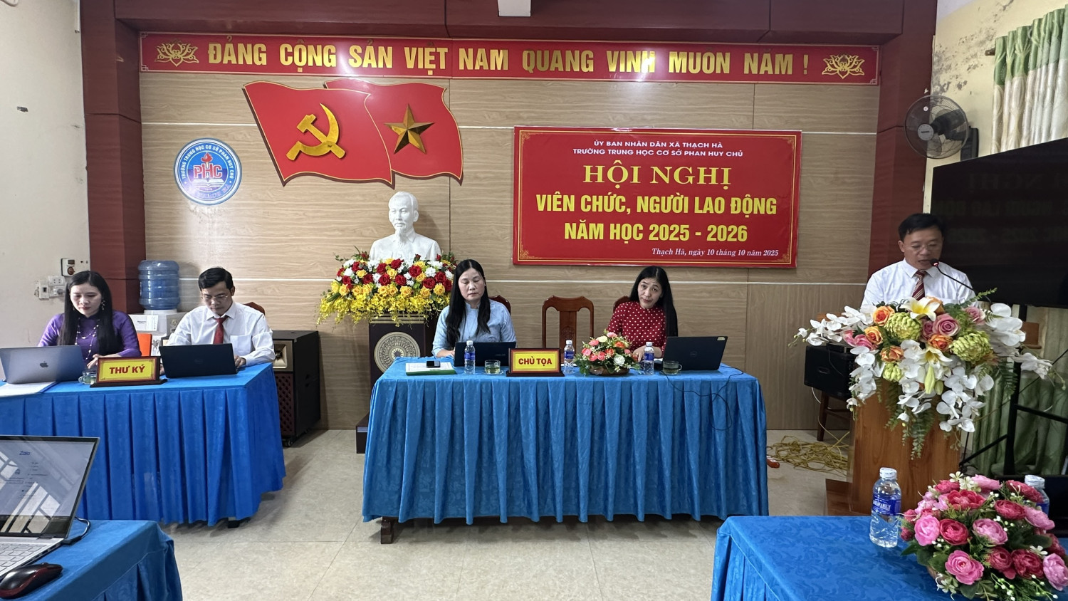 TRƯỜNG THCS PHAN HUY CHÚ TỔ CHỨC HỘI NGHỊ CÁN BỘ, VIÊN CHỨC, NGƯỜI LAO ĐỘNG NĂM HỌC 2025 - 2026