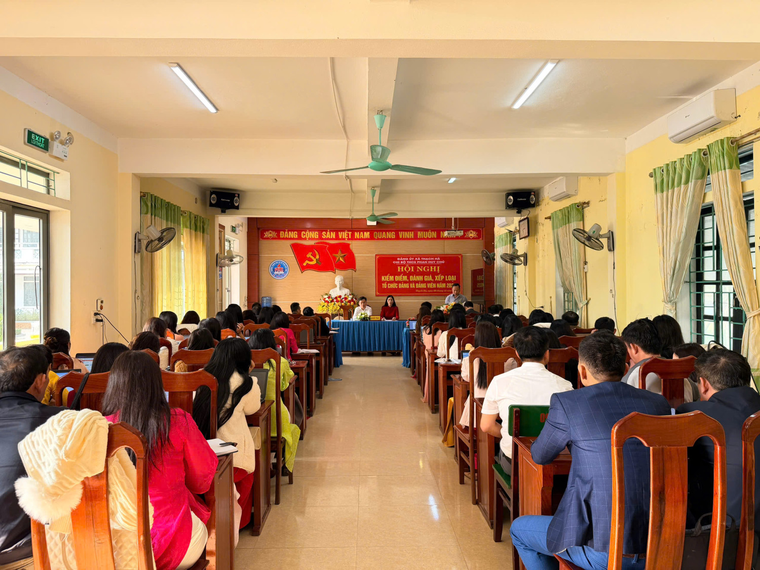 CHI BỘ TRƯỜNG THCS PHAN CHÚ: TỔ CHỨC KIỂM ĐIỂM, ĐÁNH GIÁ, XẾP LOẠI TẠP THẺ, CÁ NHÂN NĂM 2025