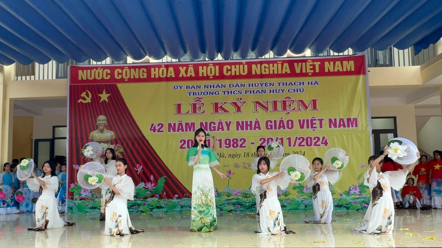 Văn nghệ chào mừng ngày 20/11/2024