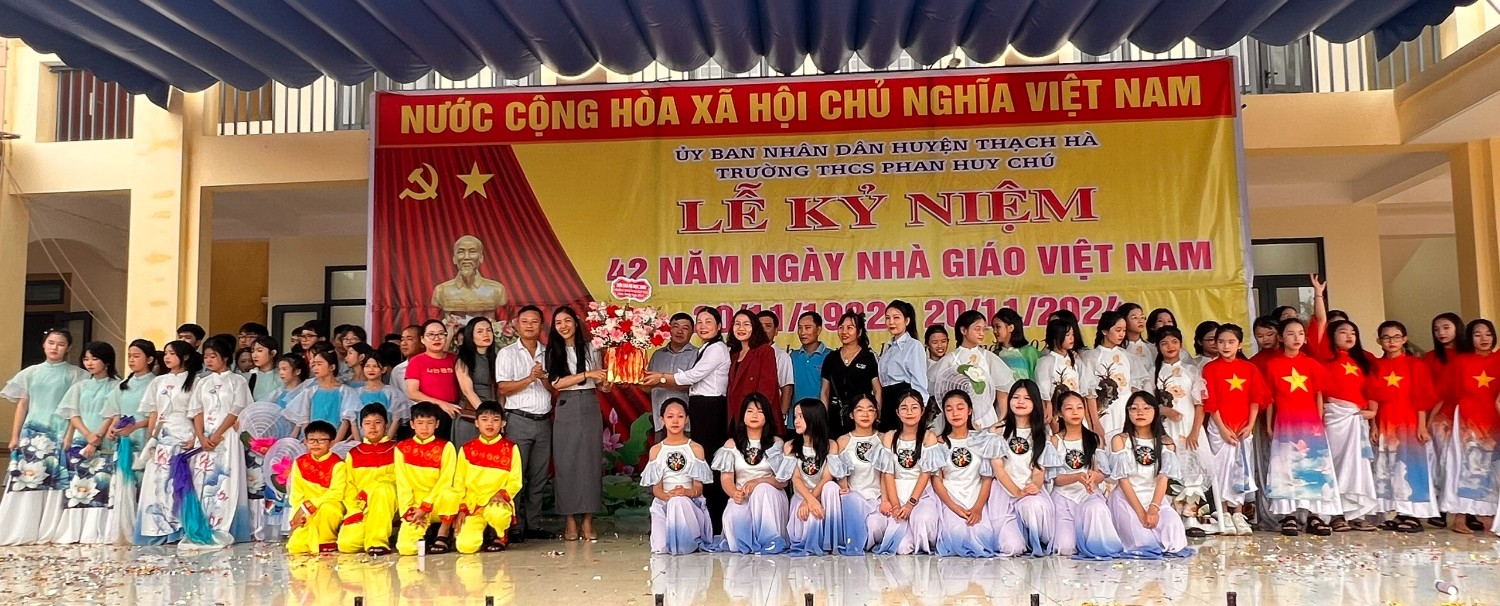 Văn nghệ chào mừng ngày 20/11/2024